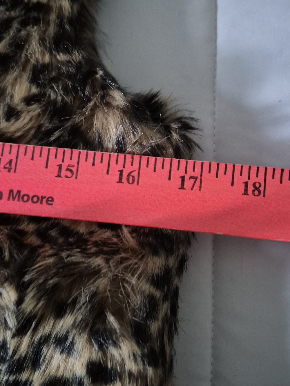 Cherokee Leopard Print Faux Fur Vest in Tan and Black - Picture 6 of 6